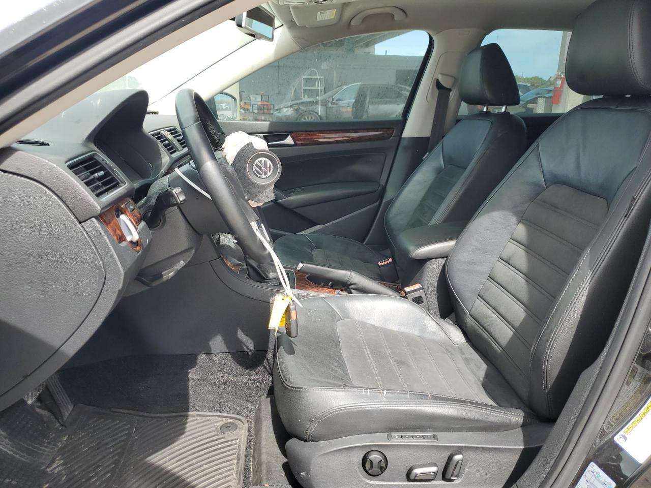 2013 Volkswagen Passat Sel VIN: 1VWCH7A36DC059367 Lot: 64476365
