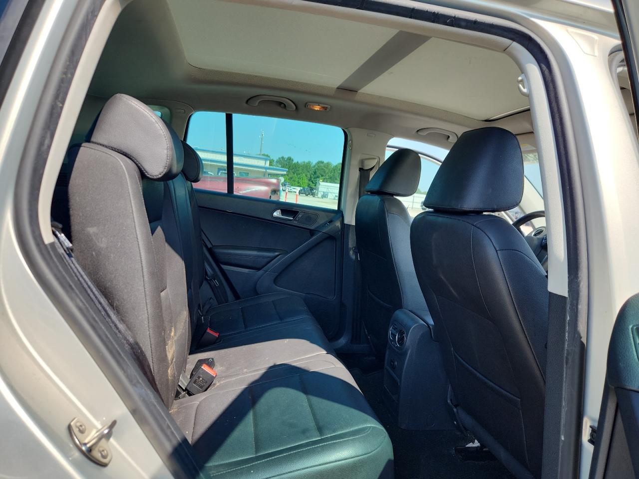 2011 Volkswagen Tiguan S VIN: WVGBV7AX7BW562018 Lot: 63553205