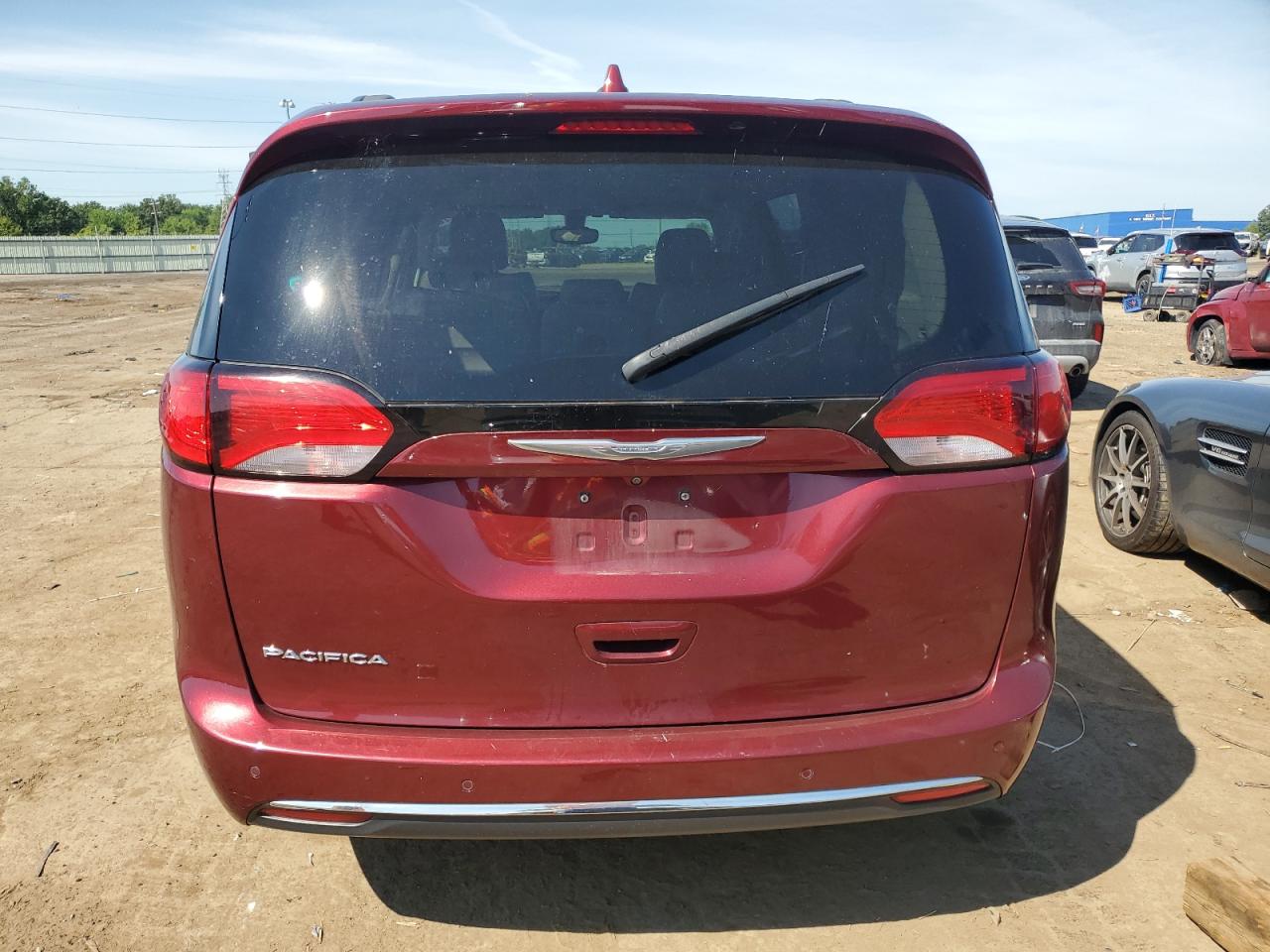 2017 Chrysler Pacifica Touring L VIN: 2C4RC1BG2HR523780 Lot: 65679275