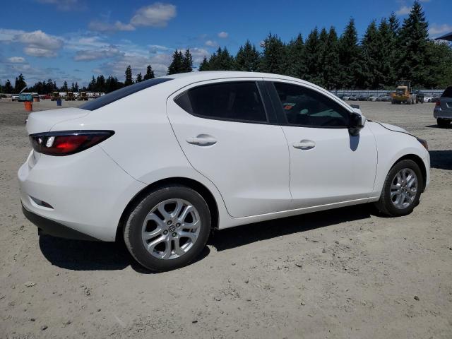  TOYOTA YARIS 2017 Biały