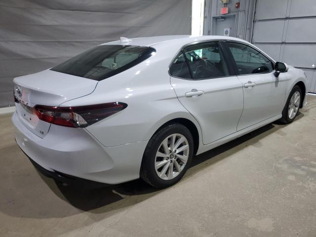  TOYOTA CAMRY 2022 Белы