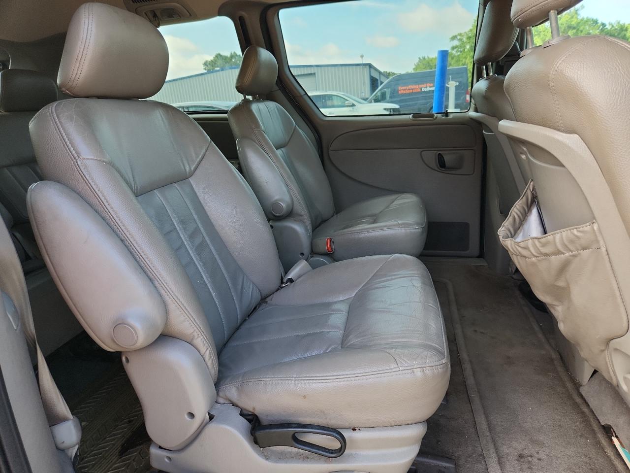 2003 Chrysler Town & Country Lxi VIN: 2C8GP54L93R191373 Lot: 64900285
