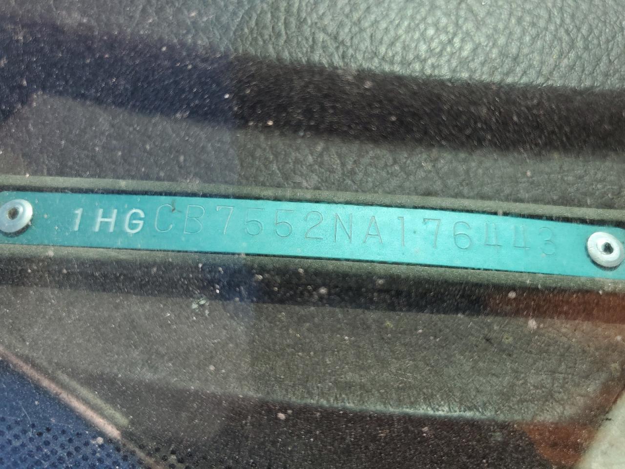 1992 Honda Accord Lx VIN: 1HGCB7552NA176443 Lot: 62196415