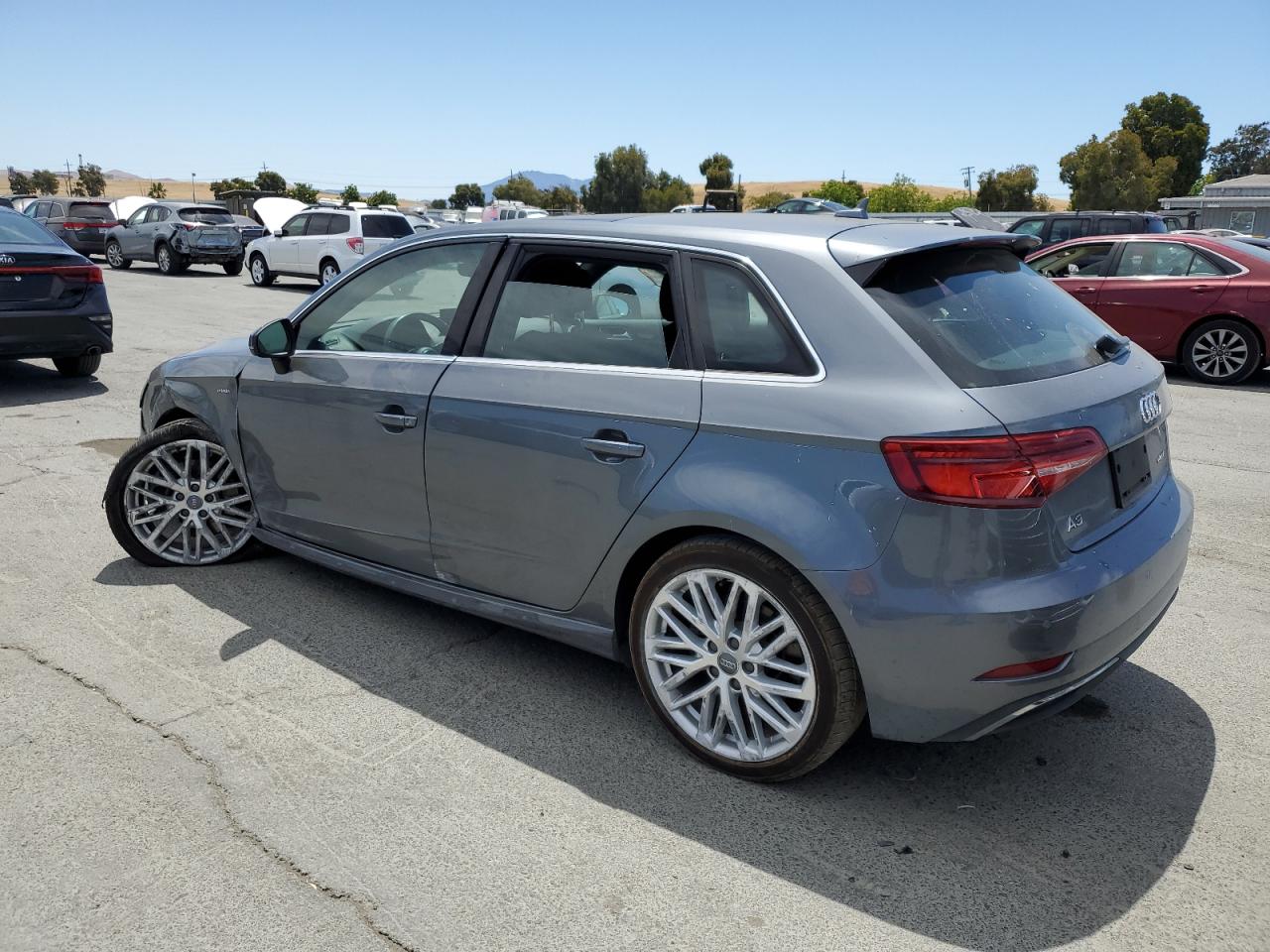 2018 Audi A3 E-Tron Prestige VIN: WAUSPBFF5JA058674 Lot: 65829045