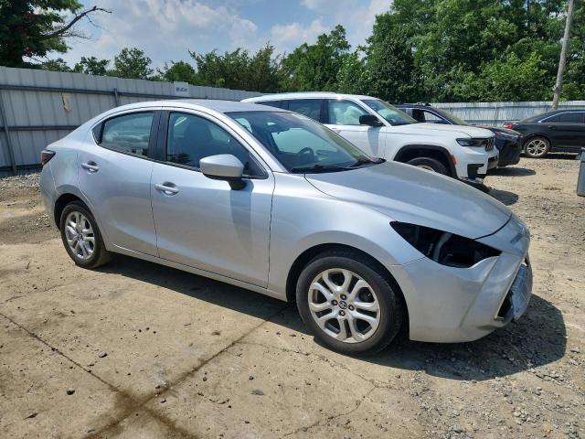  TOYOTA YARIS 2018 Srebrny