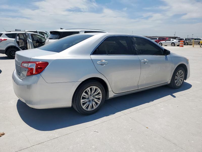 Sedans TOYOTA CAMRY 2014 Srebrny