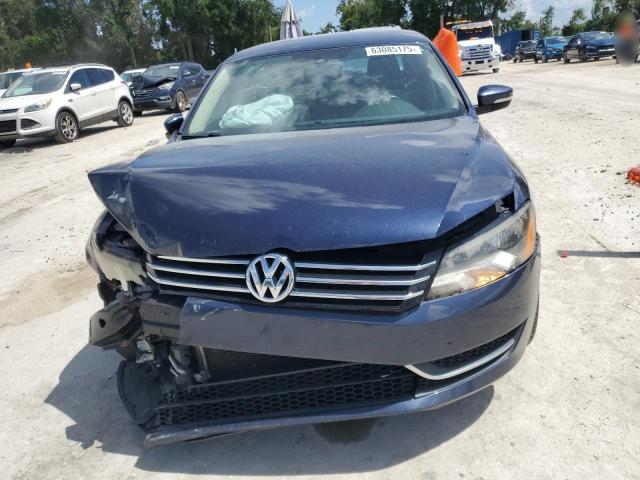 Sedans VOLKSWAGEN PASSAT 2015 Granatowy