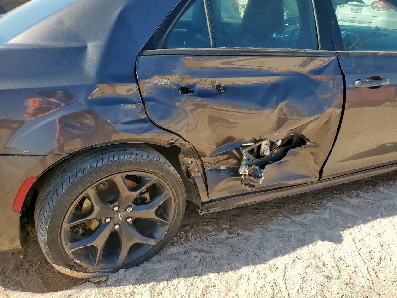 2021 Chrysler 300 Touring VIN: 2C3CCAAG2MH680057 Lot: 63835355