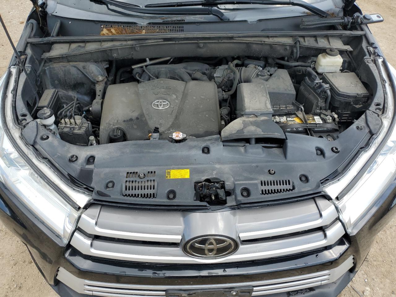 2018 Toyota Highlander Se VIN: 5TDJZRFH1JS863528 Lot: 64126405