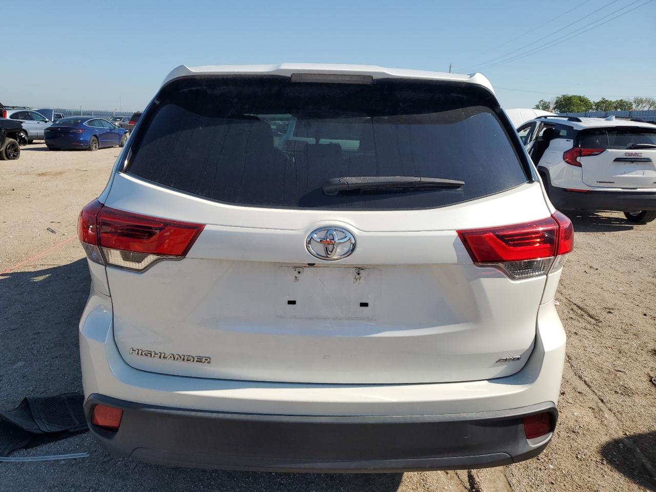 2019 Toyota Highlander Le VIN: 5TDBZRFH0KS938239 Lot: 64267725