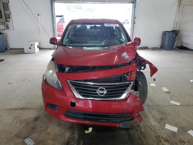  NISSAN VERSA 2014 Czerwony