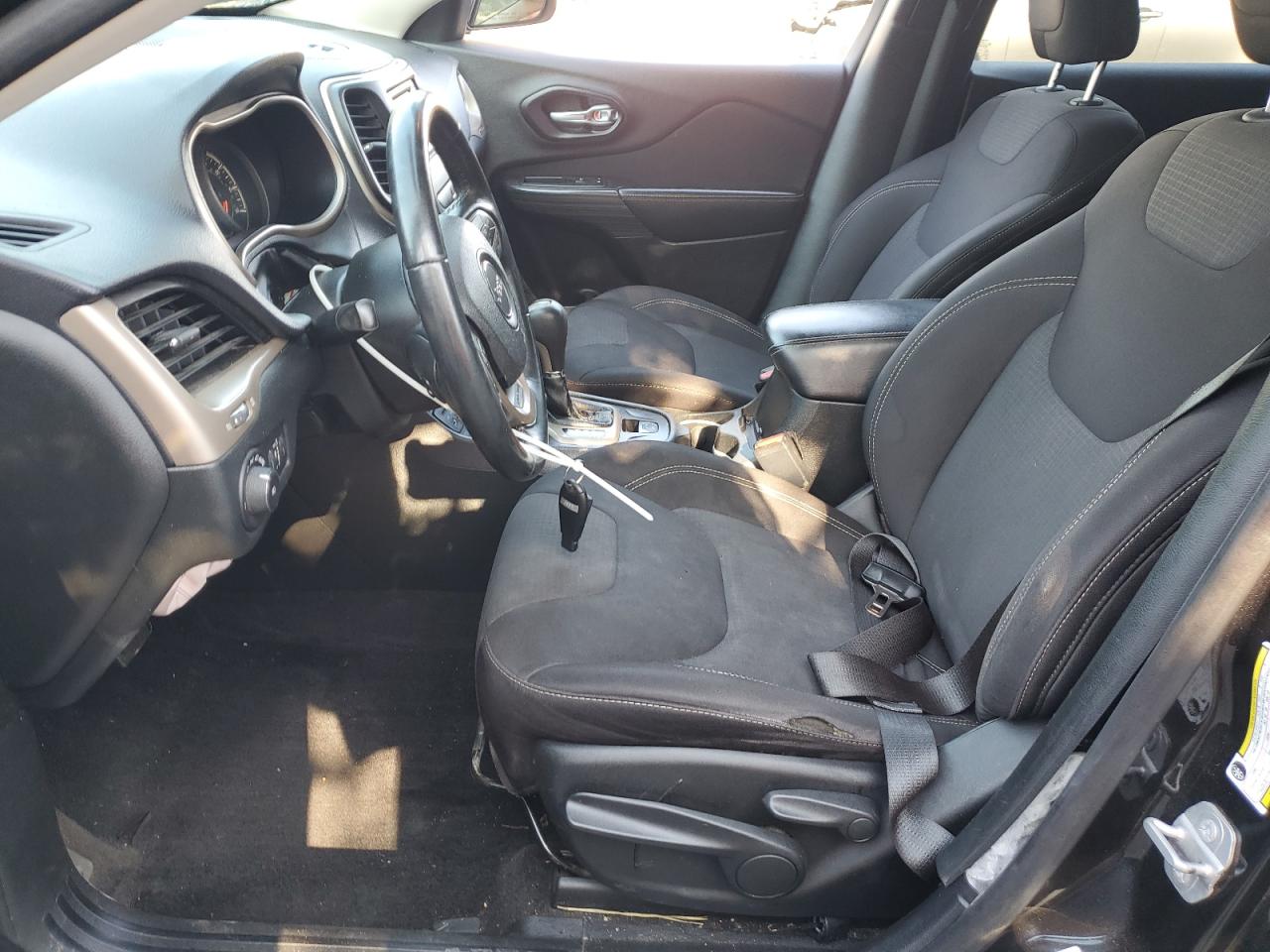 2015 Jeep Cherokee Latitude VIN: 1C4PJLCB5FW689615 Lot: 65043605