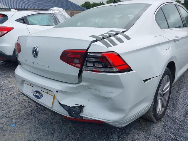 2019 VOLKSWAGEN PASSAT SE