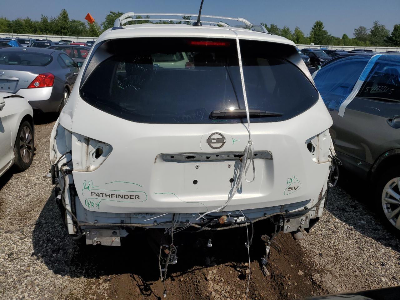 2014 Nissan Pathfinder S VIN: 5N1AR2MN8EC639028 Lot: 62950385