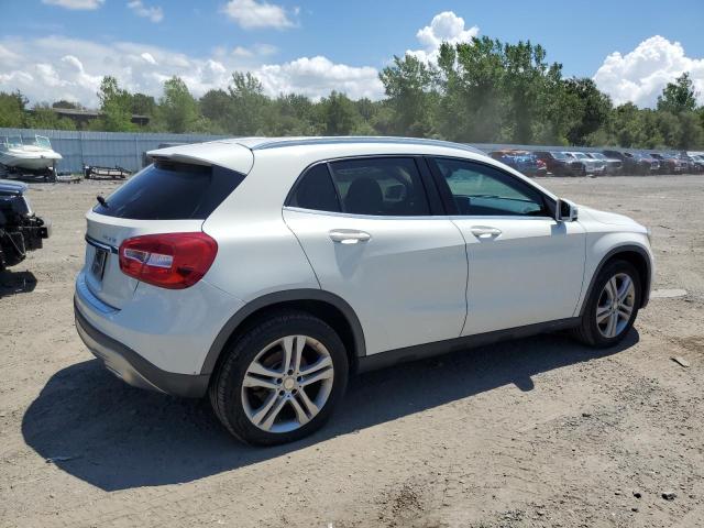 Parquets MERCEDES-BENZ GLA-CLASS 2015 Biały