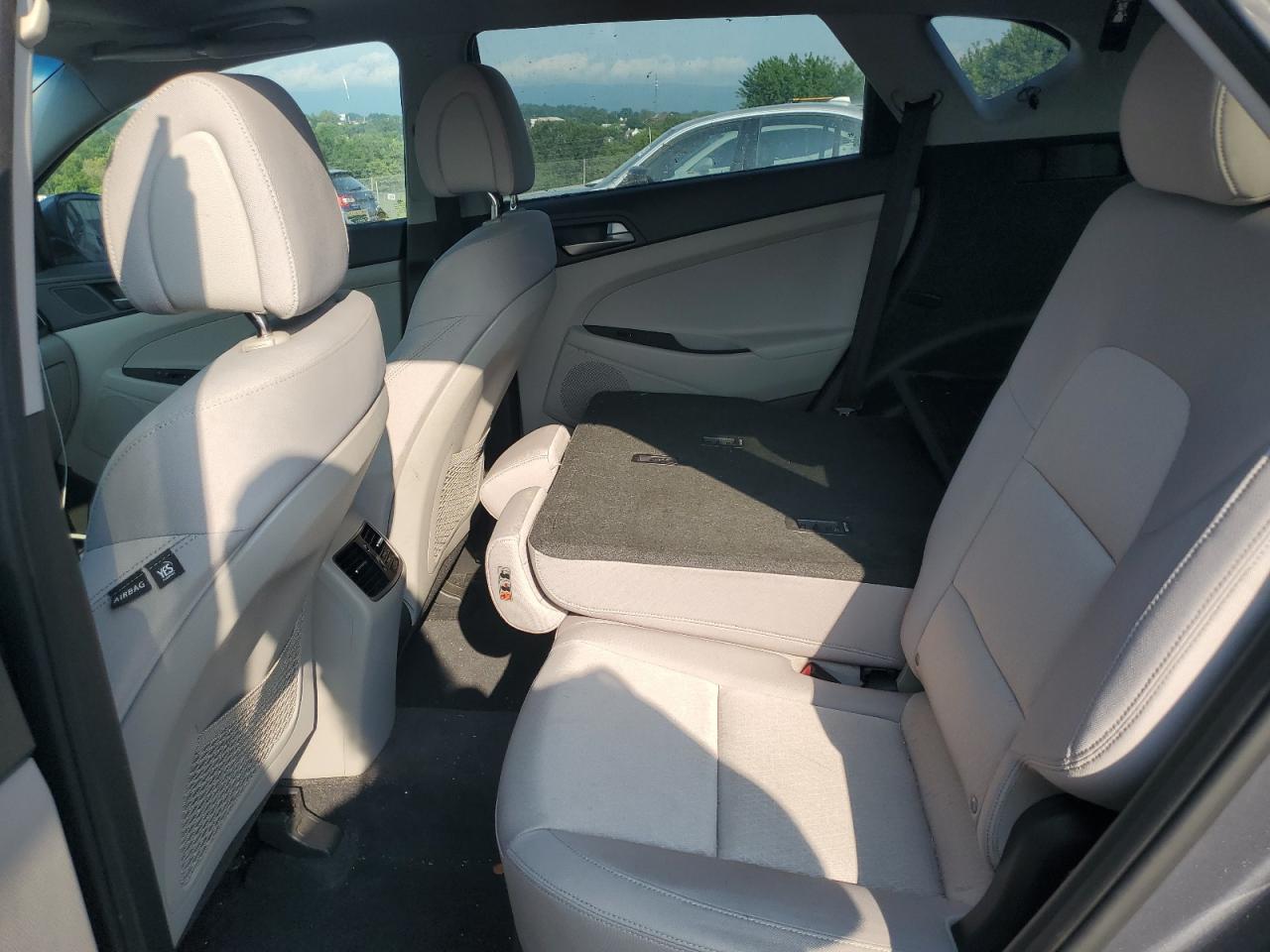 KM8J3CA26JU644833 2018 Hyundai Tucson Value