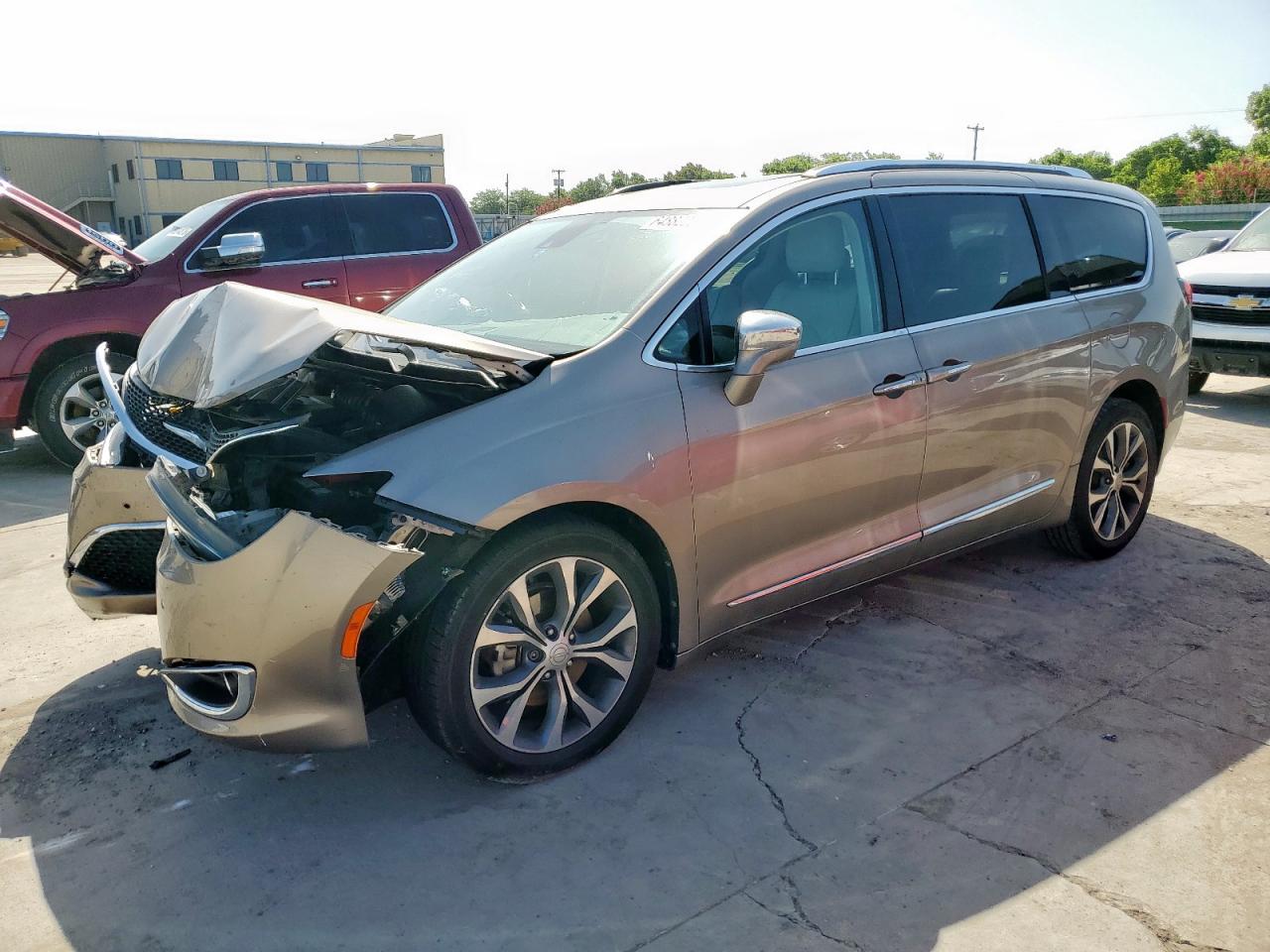 2017 Chrysler Pacifica Limited VIN: 2C4RC1GG7HR537635 Lot: 64882035