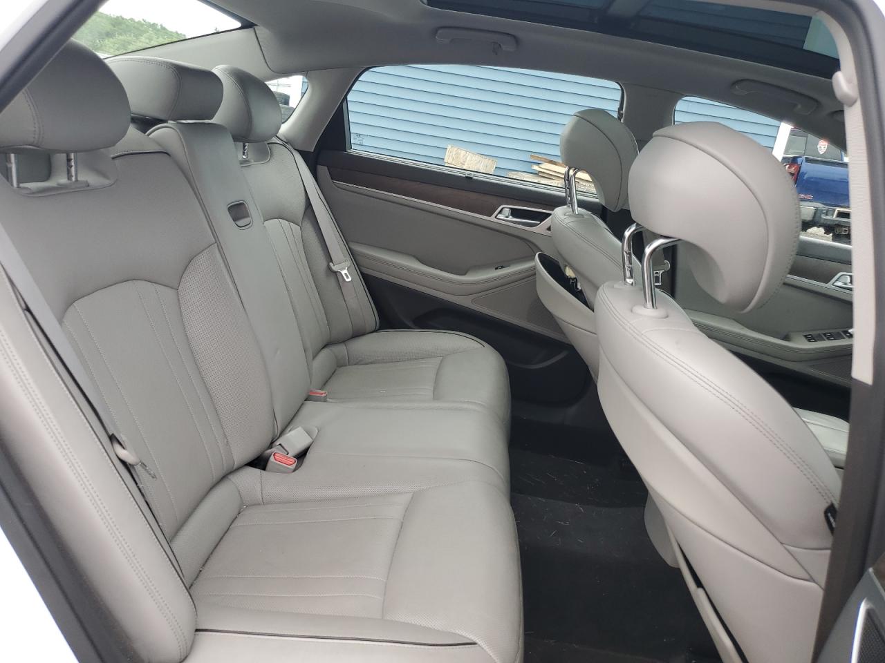 2015 Hyundai Genesis 3.8L VIN: KMHGN4JE4FU076674 Lot: 63089315