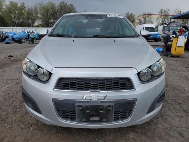 Sedans CHEVROLET SONIC 2015 Srebrny