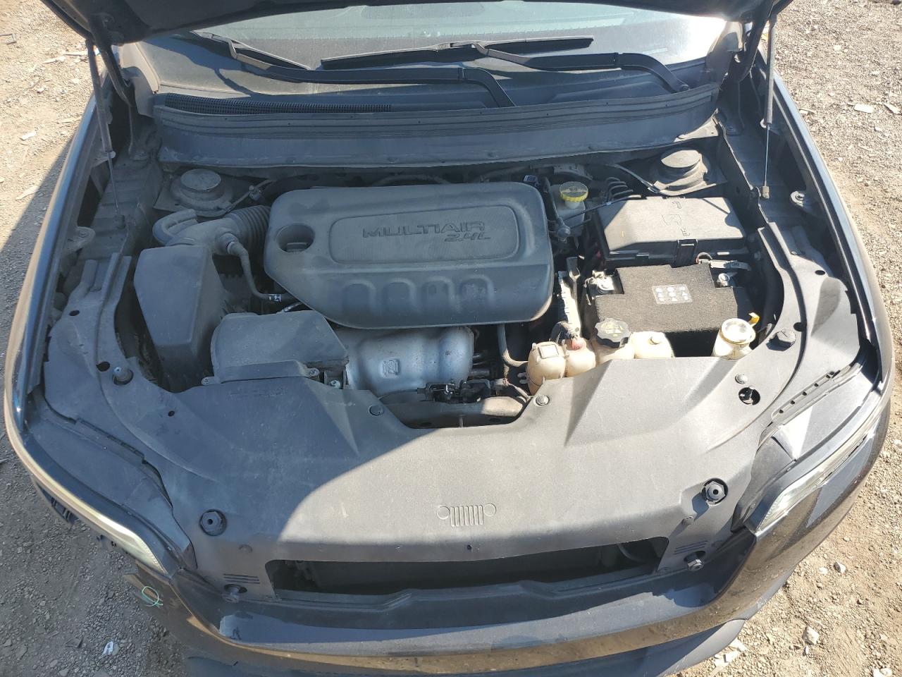 2019 Jeep Cherokee Latitude VIN: 1C4PJLCB8KD411913 Lot: 63329675