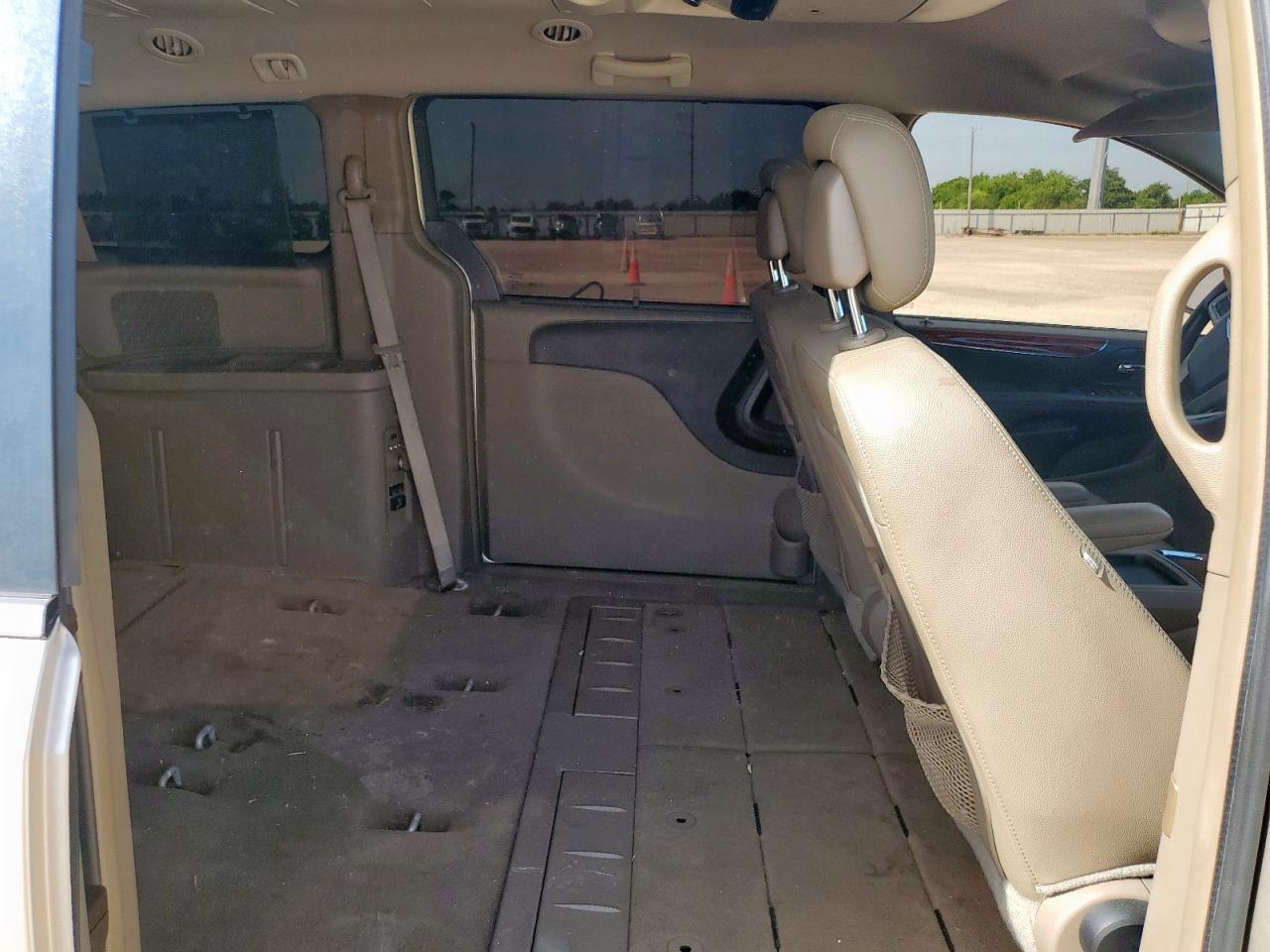 2016 Chrysler Town & Country Touring VIN: 2C4RC1BG1GR215451 Lot: 65094155