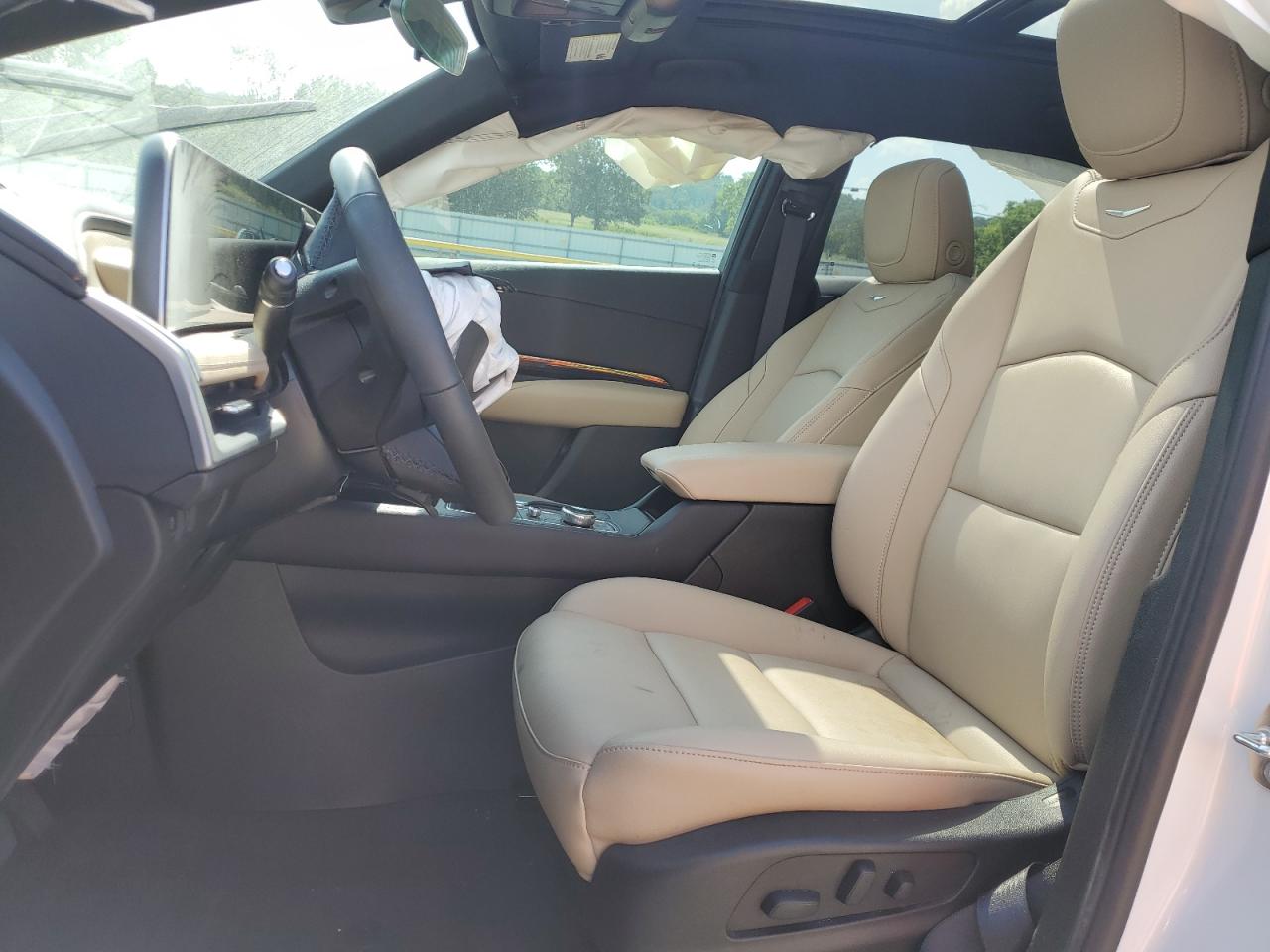 2024 Cadillac Xt4 Luxury VIN: 1GYAZAR47RF192043 Lot: 65078175