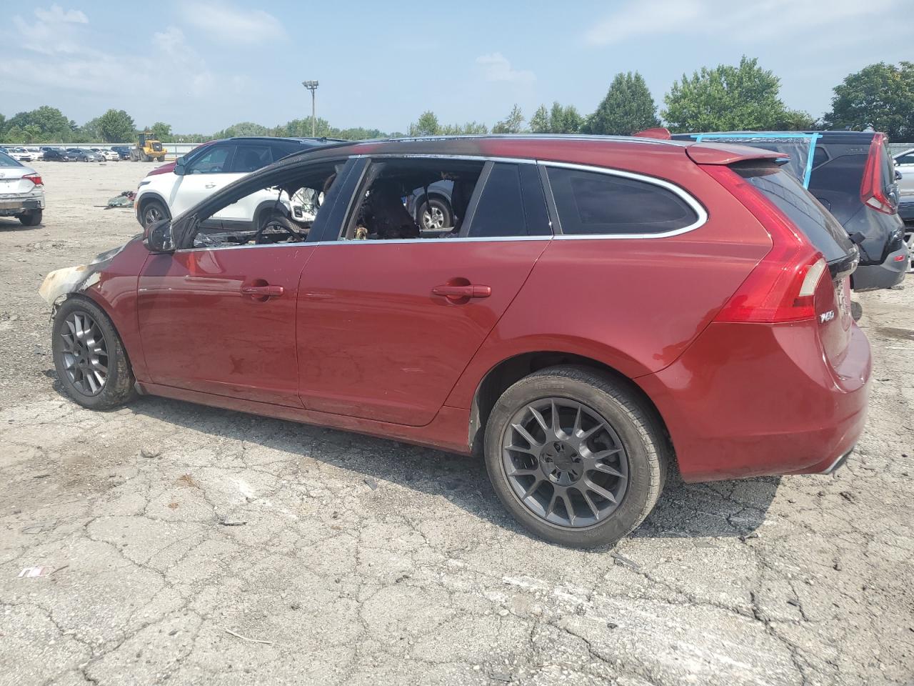 YV140MEK5F1258062 VOLVO V60 2015 RED Photo 2