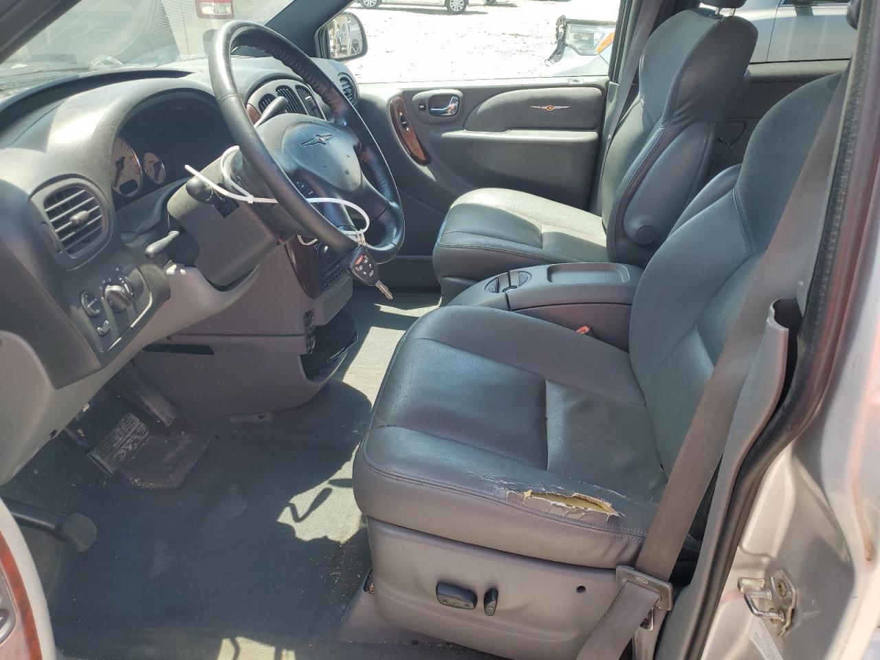 2004 Dodge Grand Caravan Sxt VIN: 2D4GP44L55R222863 Lot: 65056975
