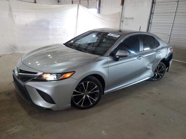  TOYOTA CAMRY 2018 Srebrny