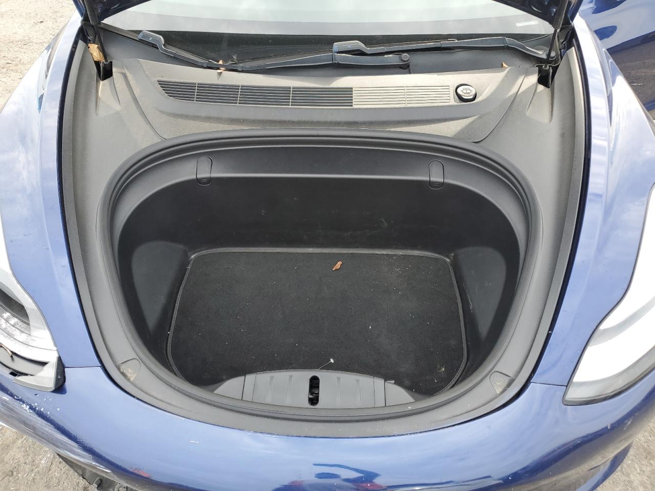 2018 Tesla Model 3 VIN: 5YJ3E1EB7JF185536 Lot: 65538495