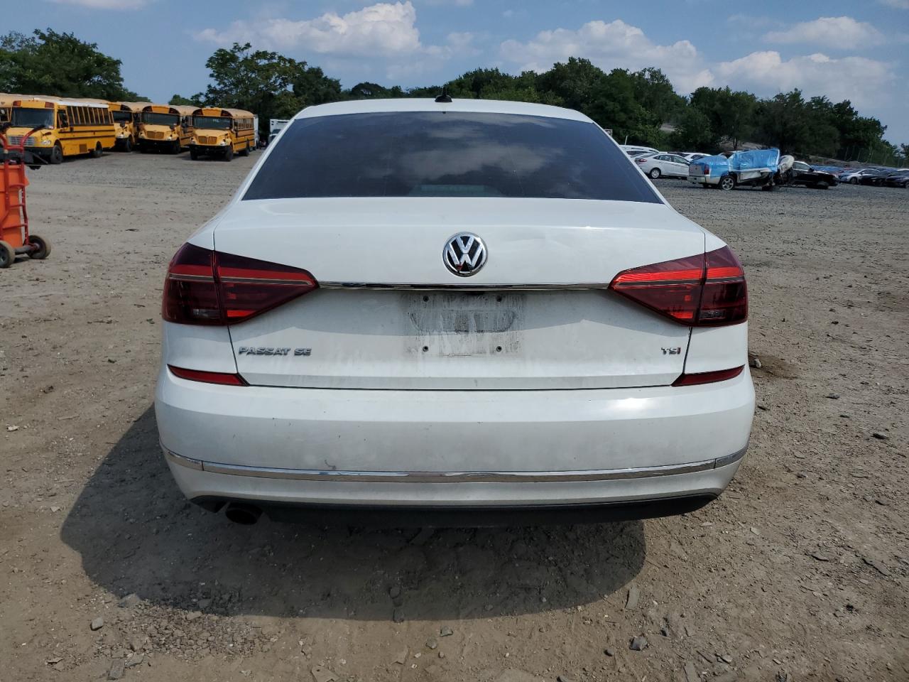 2018 Volkswagen Passat Se VIN: 1VWBA7A39JC020705 Lot: 66120395