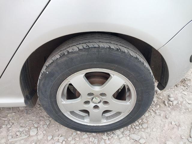 2002 SKODA FABIA SILV