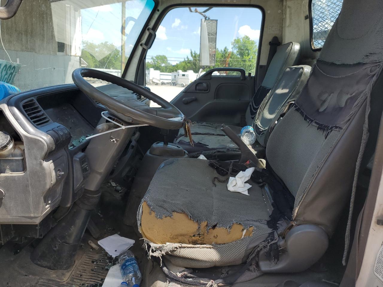 2001 Isuzu Npr VIN: 4KLB4B1R91J800572 Lot: 63245945