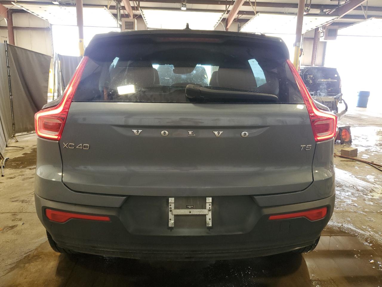 2021 Volvo Xc40 T5 R-Design VIN: YV4162UM5M2579019 Lot: 64495055