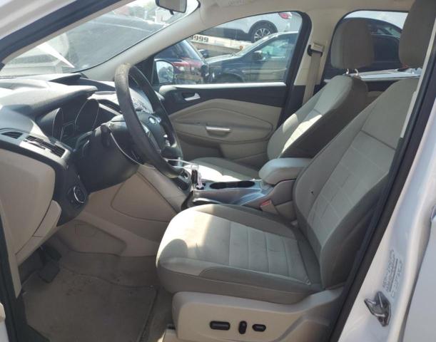 Паркетники FORD ESCAPE 2015 Белы