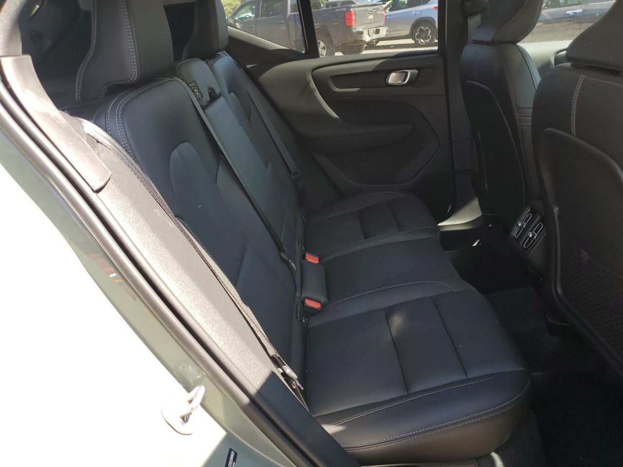 2025 Volvo Xc40 Core VIN: YV4L12UJ2S2599951 Lot: 63327195