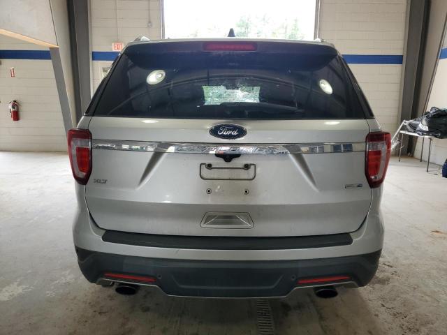  FORD EXPLORER 2018 Srebrny