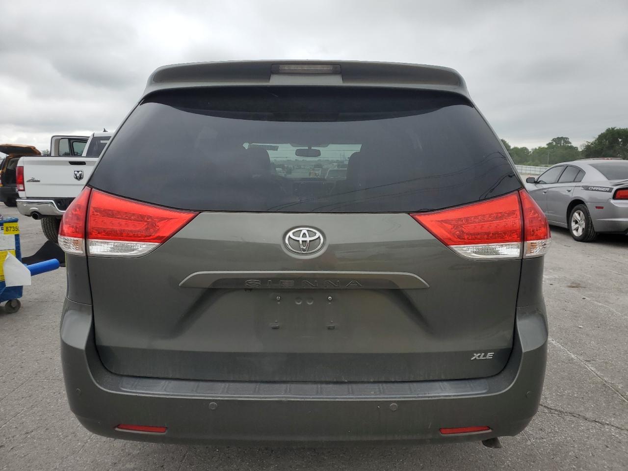 2012 Toyota Sienna Xle VIN: 5TDYK3DC3CS216199 Lot: 62774935