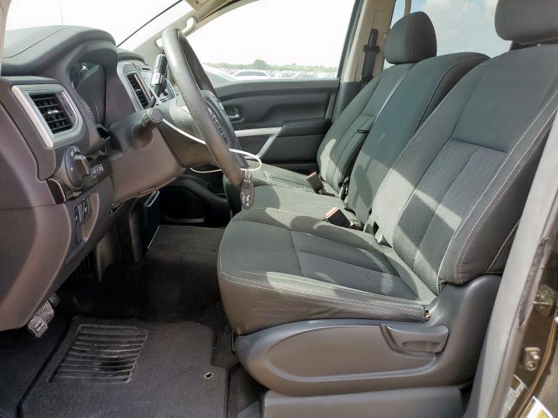  NISSAN TITAN 2018 Czarny