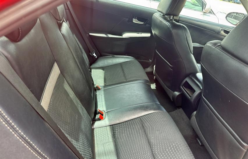 Sedans TOYOTA CAMRY 2012 Czerwony