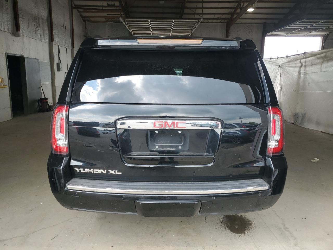2015 GMC Yukon Xl Denali VIN: 1GKS2JKJ2FR147976 Lot: 64080005
