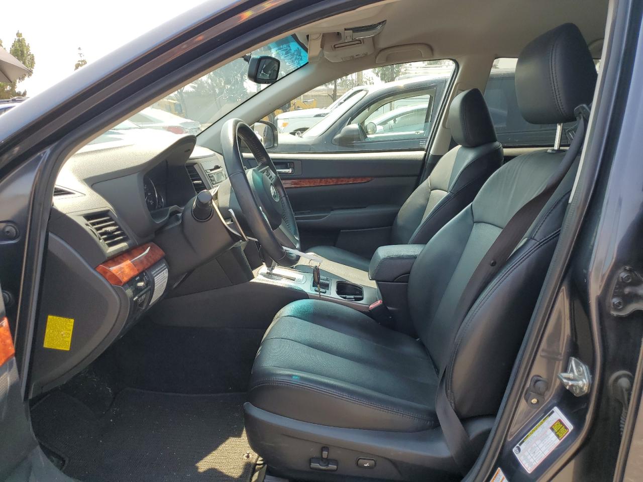 2011 Subaru Outback 3.6R Limited VIN: 4S4BRDJC6B2433081 Lot: 64647345