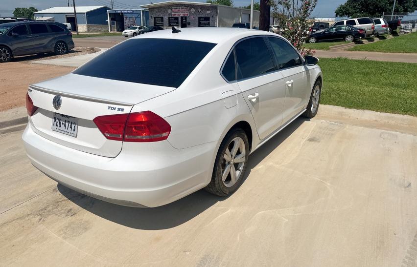 Седаны VOLKSWAGEN PASSAT 2012 Белы