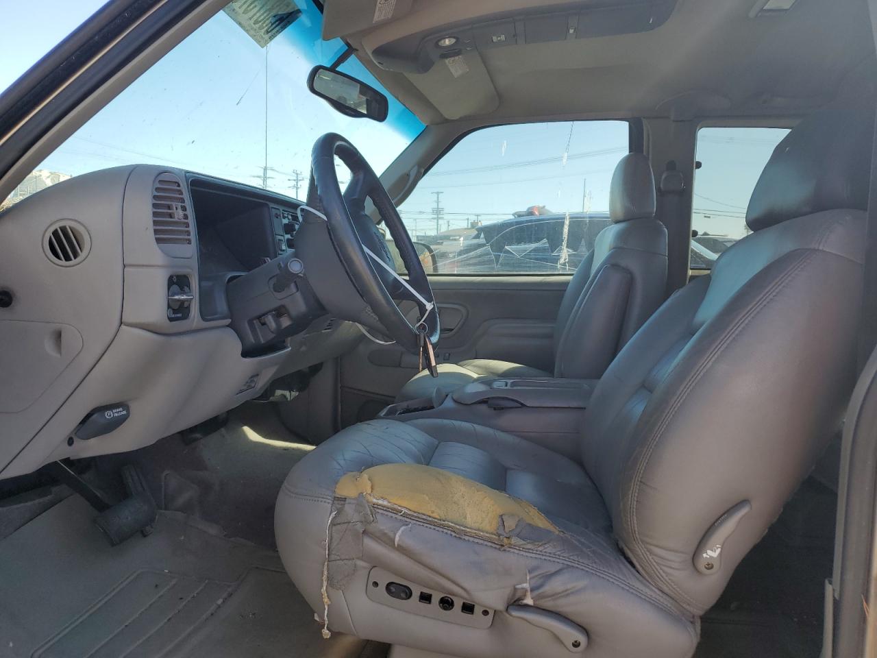 1998 Chevrolet Gmt-400 C1500 VIN: 2GCEC19R5W1207677 Lot: 63873755
