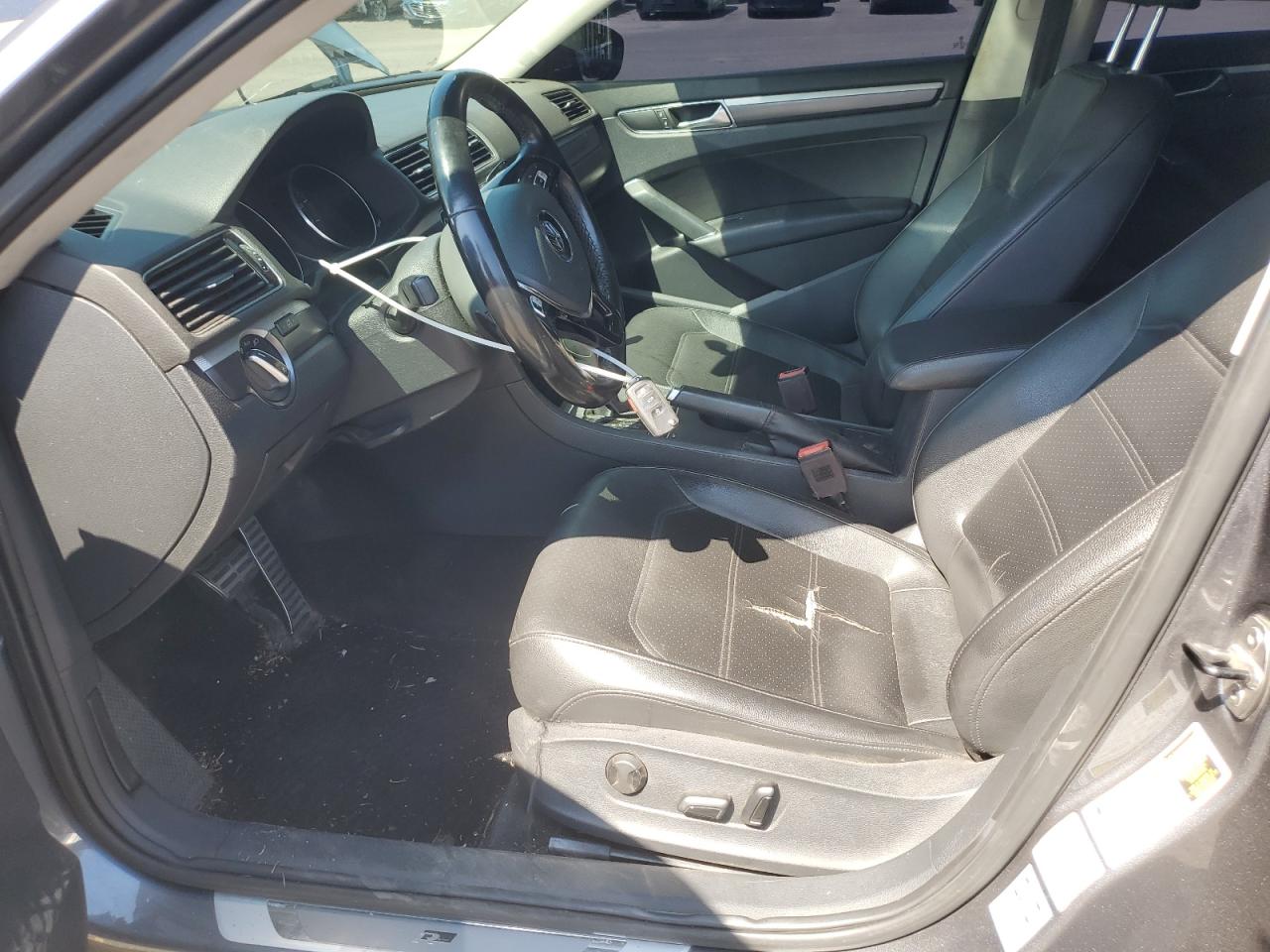 2018 Volkswagen Passat S VIN: 1VWAA7A33JC001272 Lot: 63863525