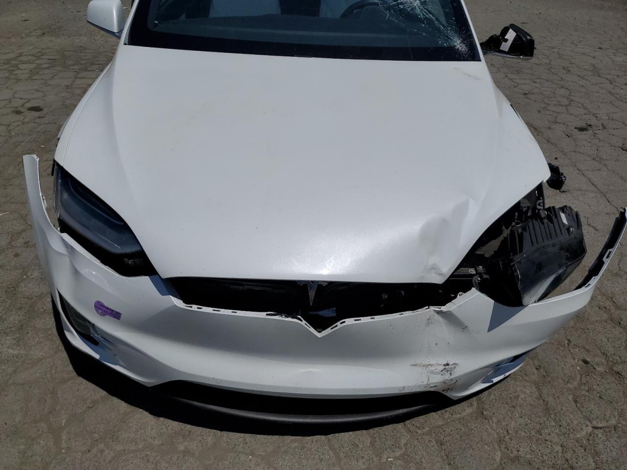 2018 Tesla Model X VIN: 5YJXCBE22JF136595 Lot: 61272195