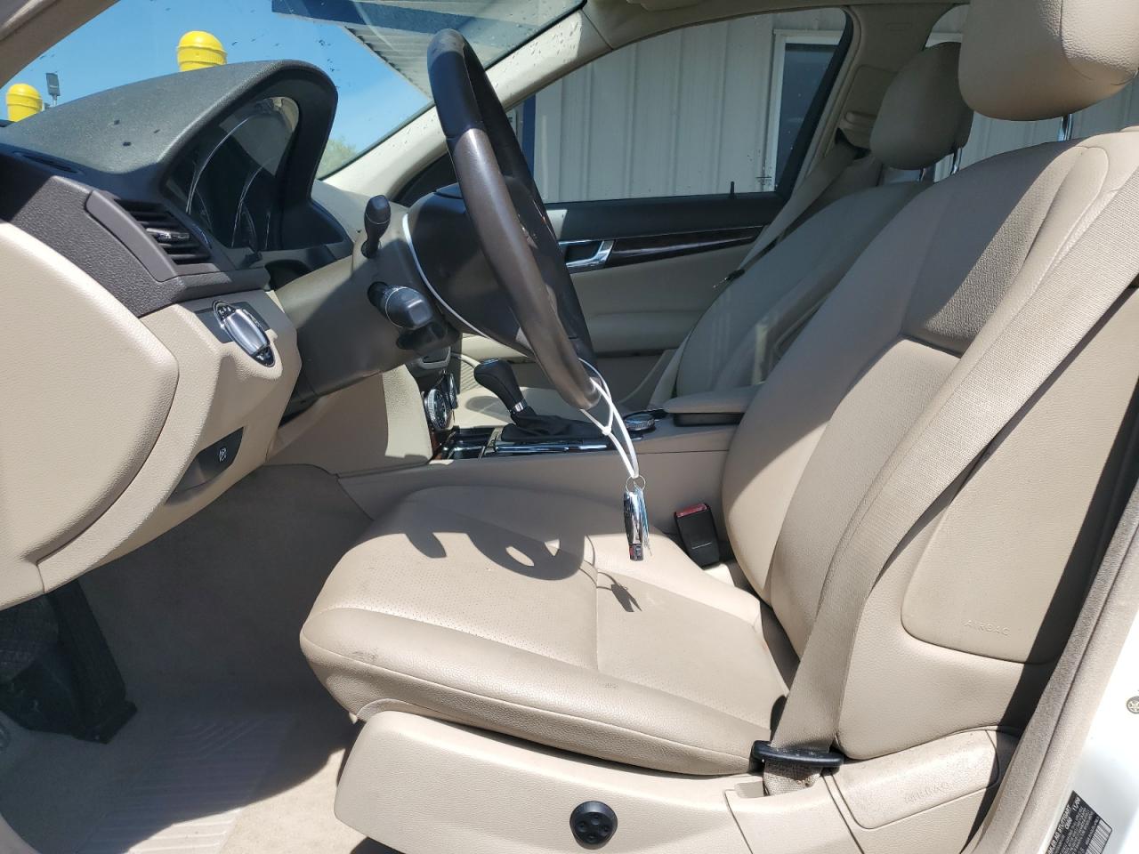 2010 Mercedes-Benz C 300 VIN: WDDGF5EB2AR105498 Lot: 65011595