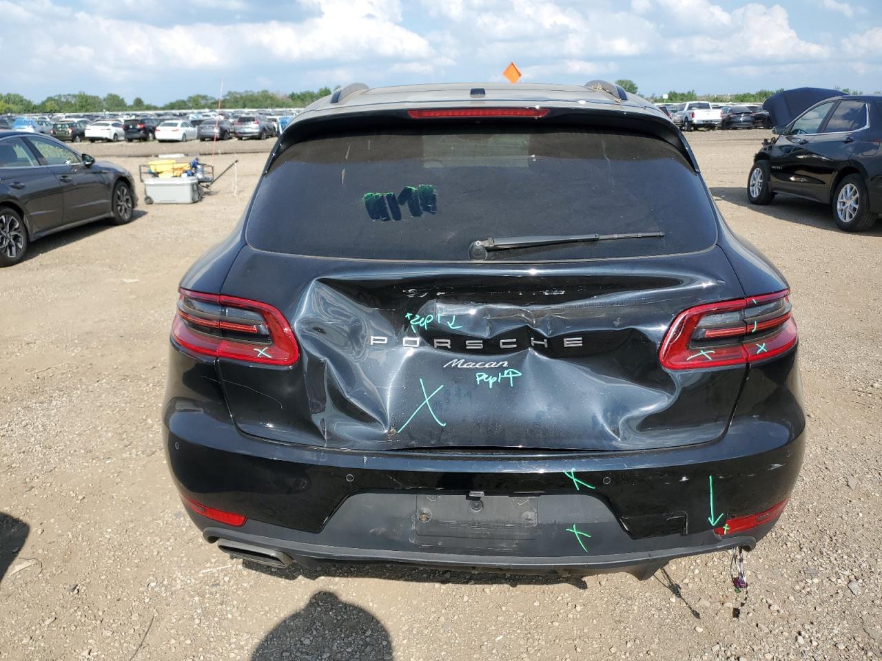 2017 Porsche Macan VIN: WP1AA2A54HLB83127 Lot: 64776345