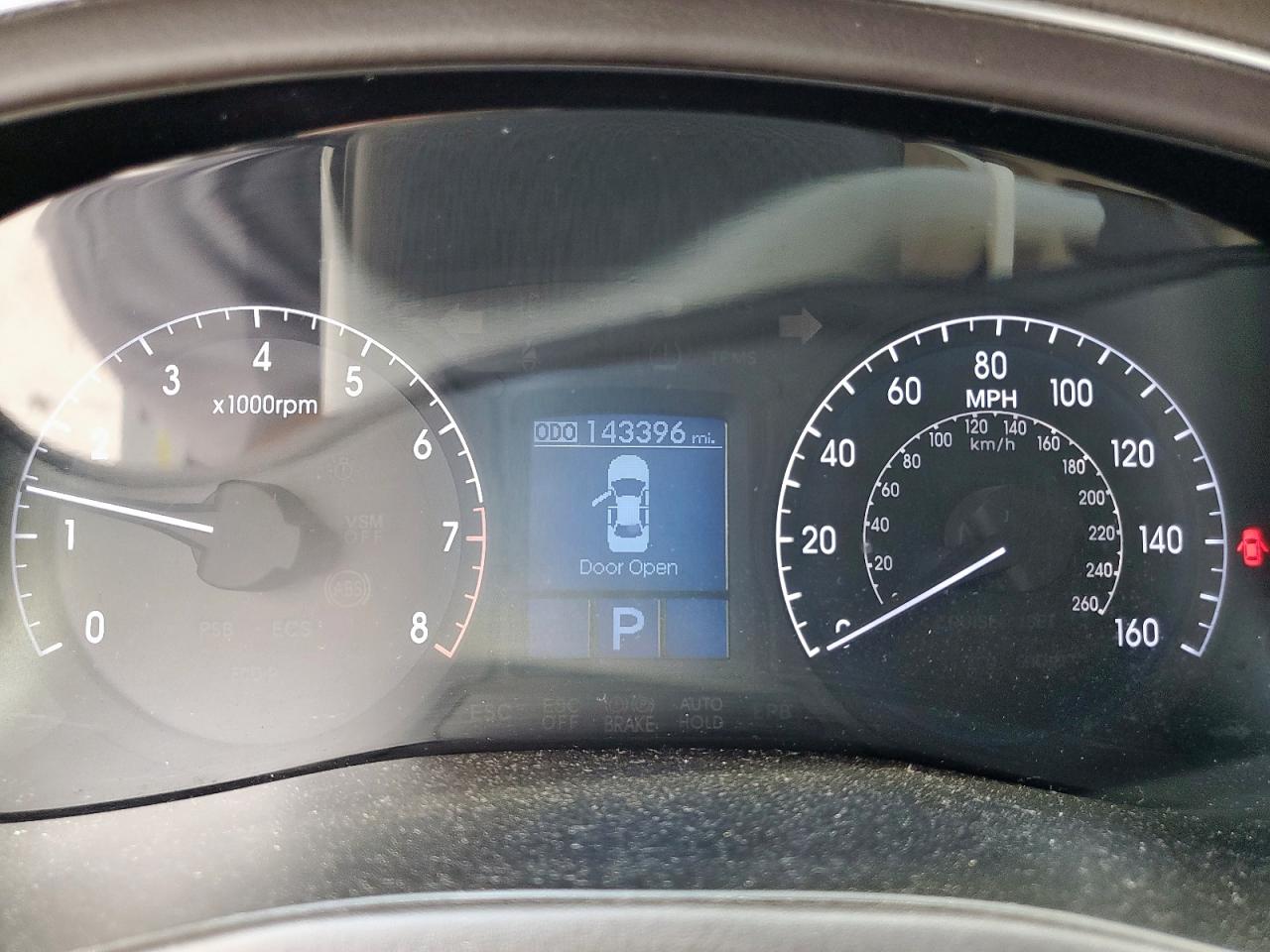 2013 Hyundai Genesis 3.8L VIN: KMHGC4DD5DU253805 Lot: 62870135