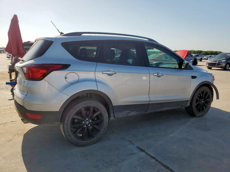  FORD ESCAPE 2019 Srebrny